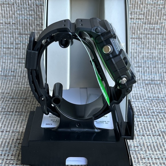 Casio Black Smartwatch with Rugged Design and Digital Display - Picture 5 of 6